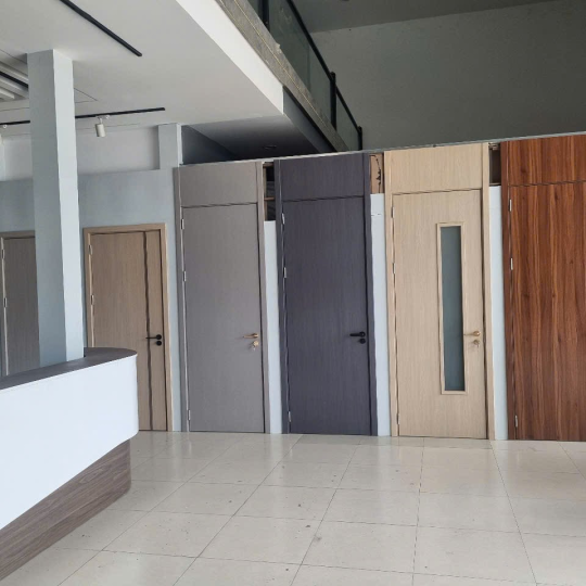 Cửa nhôm tấm tổ ong đẹp