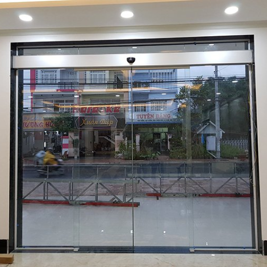Cửa kính tự động