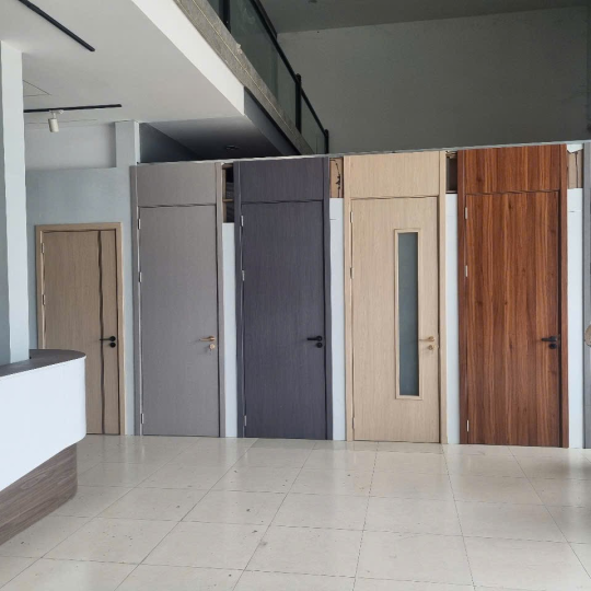 Cửa nhôm tấm tổ ong đẹp