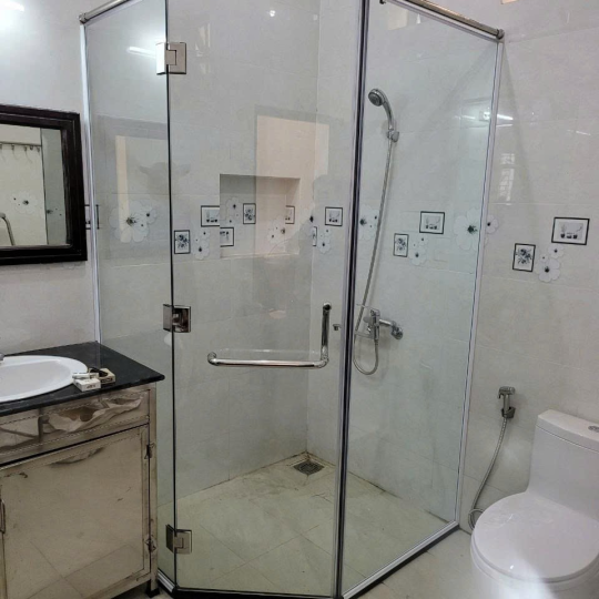 Lắp Đặt Phòng Tắm Kính Ở Phú Giáo: Sạch Sẽ - Tiện Nghi - Giá Tốt | Đồng Tiến